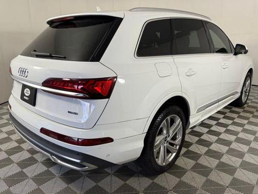 2021 Audi Q7 45 Premium Plus