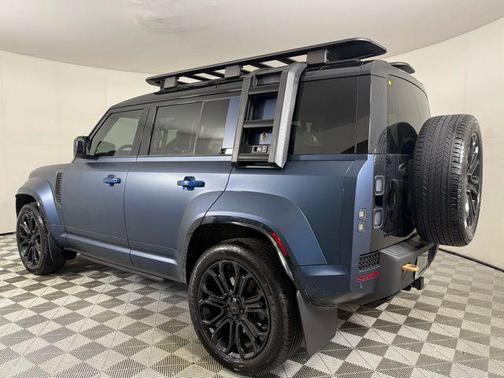 2026 Land Rover Defender 110 V8