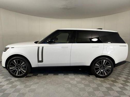 2025 Land Rover Range Rover SE