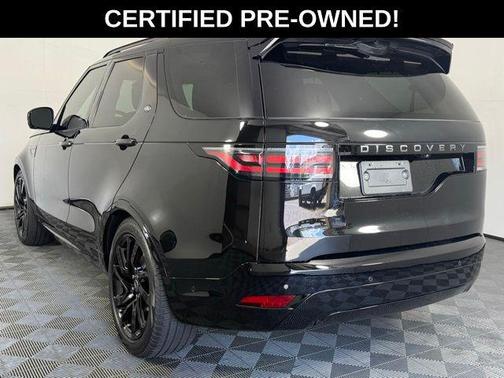 Santorini Black Metallic 2025 Land Rover Discovery Dynamic SE