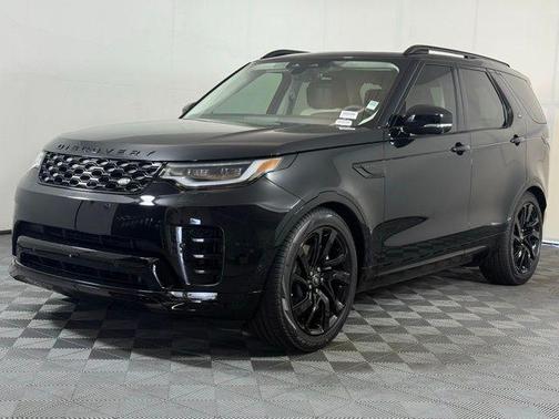 Santorini Black Metallic 2025 Land Rover Discovery Dynamic SE
