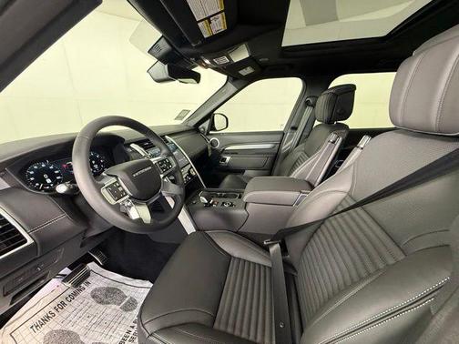 Carpathian Gray Premium Metallic 2026 Land Rover Discovery Dynamic SE