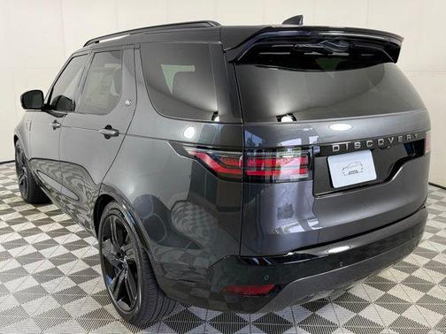 Carpathian Gray Premium Metallic 2026 Land Rover Discovery Dynamic SE