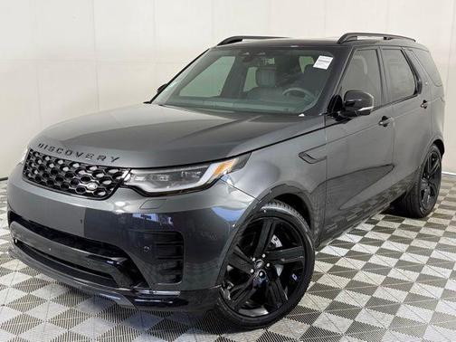 Carpathian Gray Premium Metallic 2026 Land Rover Discovery Dynamic SE