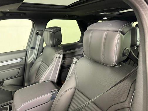 Carpathian Gray Premium Metallic 2026 Land Rover Discovery Dynamic SE