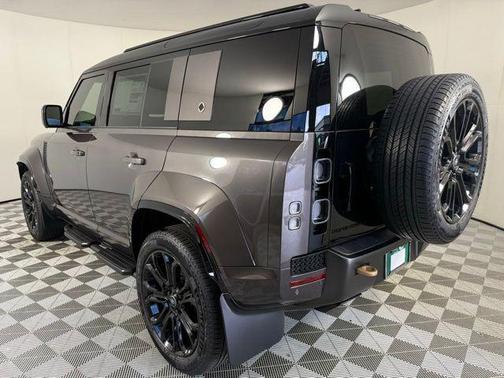 2025 Land Rover Defender V8
