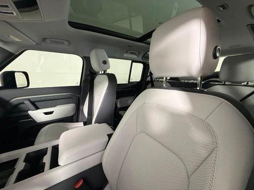 Silicon Silver Premium Metallic 2025 Land Rover Defender X-Dynamic SE