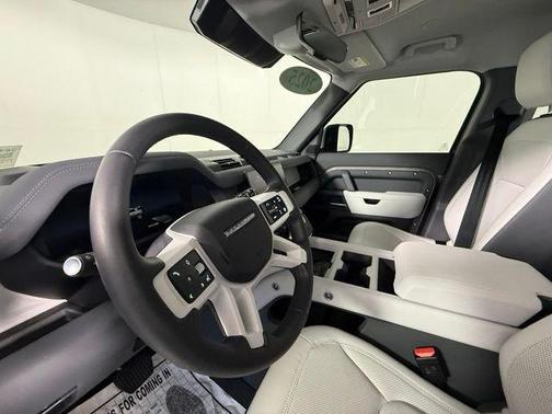 Silicon Silver Premium Metallic 2025 Land Rover Defender X-Dynamic SE