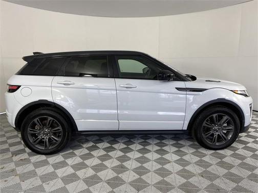 Yulong White Metallic 2018 Land Rover Range Rover Evoque SE Premium