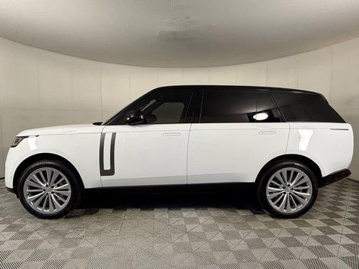 2025 Land Rover Range Rover SE
