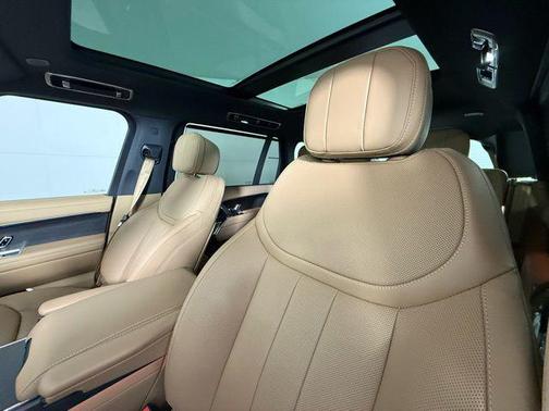 2025 Land Rover Range Rover SE