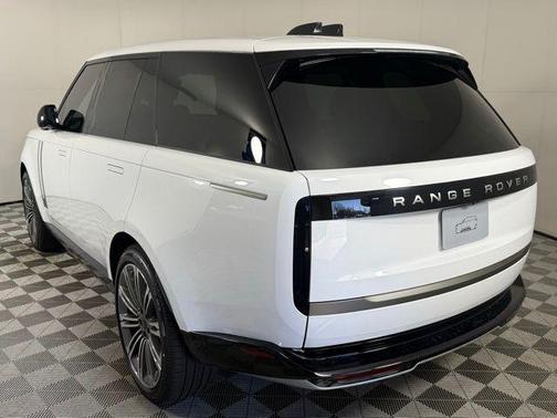 2026 Land Rover Range Rover SE