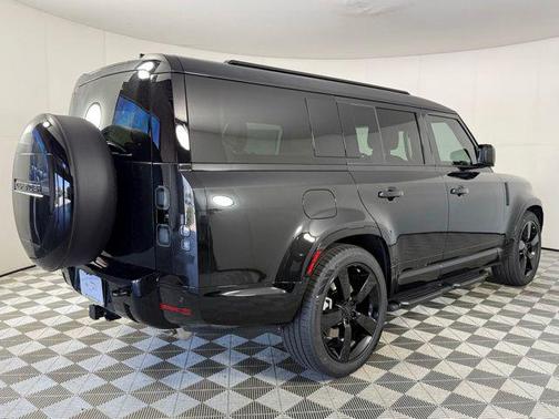 2026 Land Rover Defender X-Dynamic SE