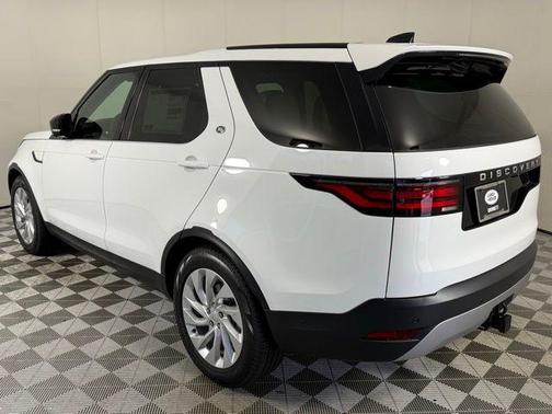 Fuji White 2025 Land Rover Discovery S
