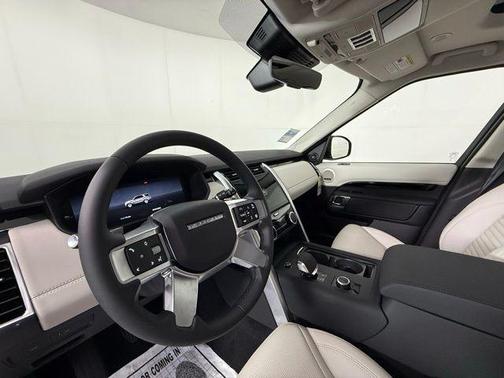 Fuji White 2025 Land Rover Discovery S