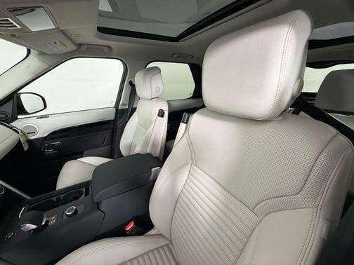 Fuji White 2025 Land Rover Discovery S