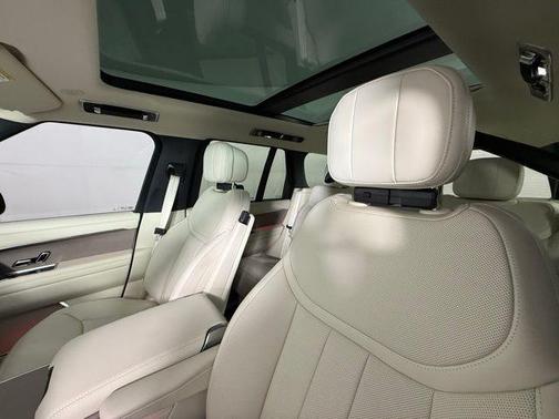 2026 Land Rover Range Rover SE