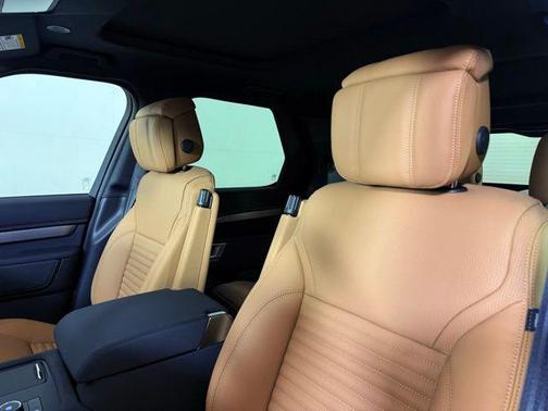 2025 Land Rover Discovery Dynamic SE