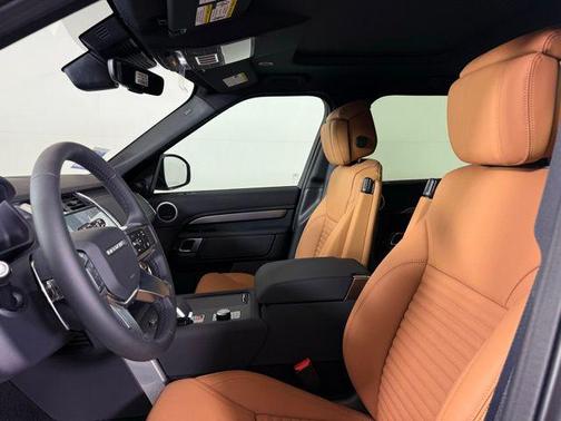 2025 Land Rover Discovery Dynamic SE