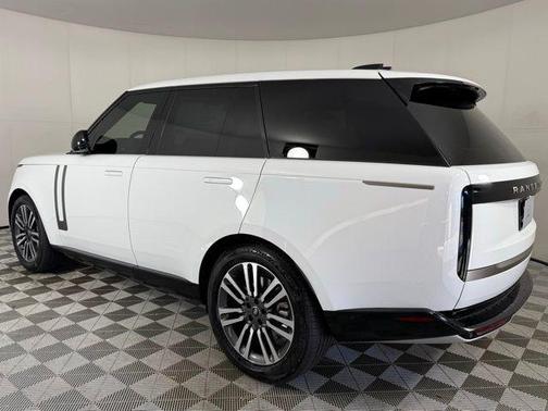 2025 Land Rover Range Rover SE
