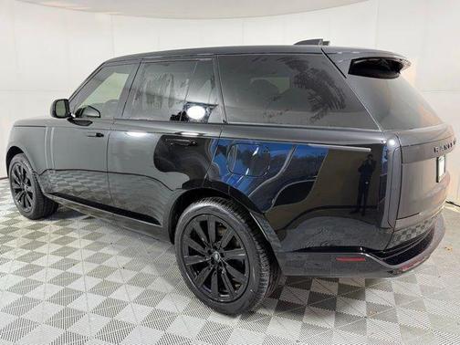 2025 Land Rover Range Rover SE