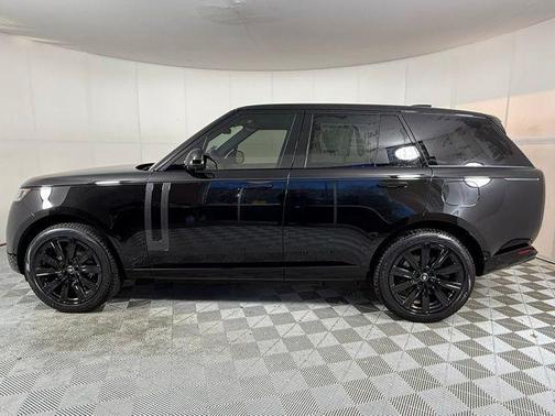 2025 Land Rover Range Rover SE