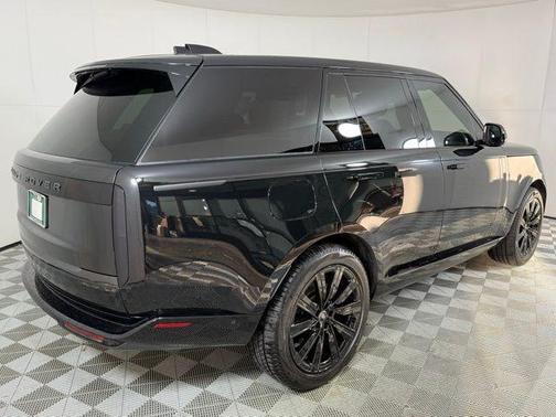 2025 Land Rover Range Rover SE
