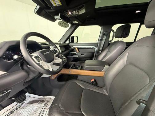 2023 Land Rover Defender SE