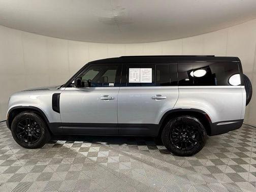 2023 Land Rover Defender SE