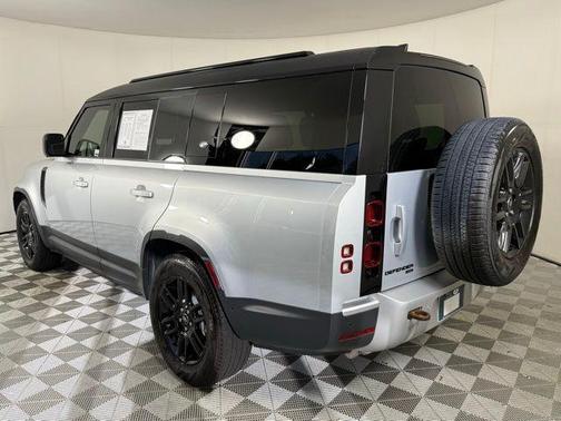 2023 Land Rover Defender SE