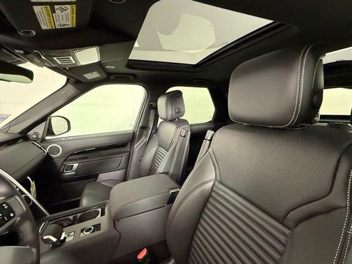 2025 Land Rover Discovery S