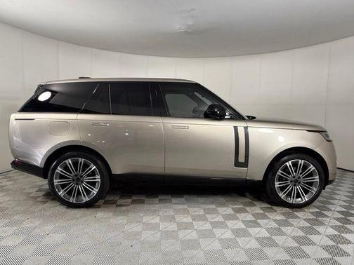 Batumi Gold Premium Metallic 2026 Land Rover Range Rover SE