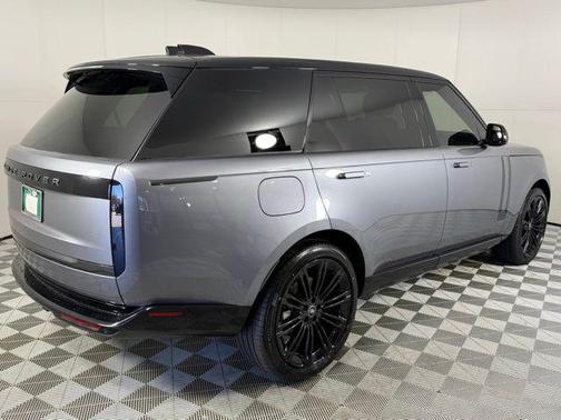 2025 Land Rover Range Rover SE