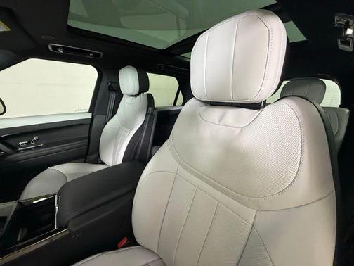 2025 Land Rover Range Rover Sport SE