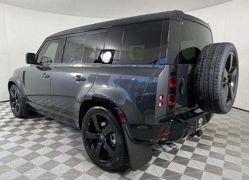 2025 Land Rover Defender V8