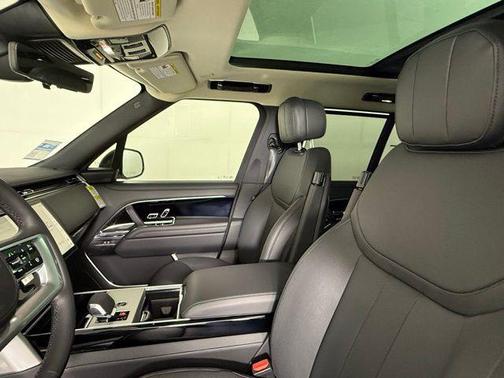2025 Land Rover Range Rover SE