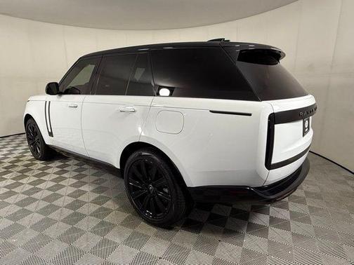 2025 Land Rover Range Rover SE