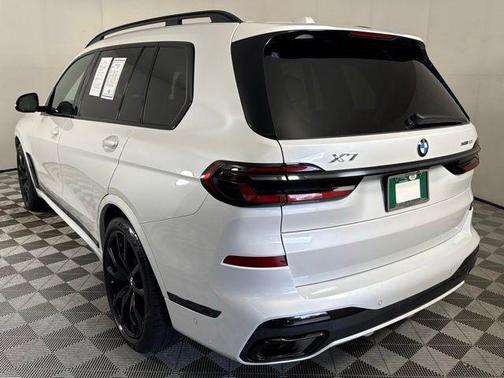 White Metallic 2026 BMW X7 xDrive40i