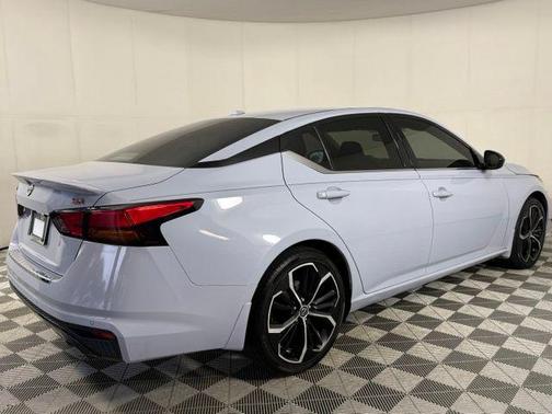 Gray Sky Pearl 2023 Nissan Altima 2.5 SR