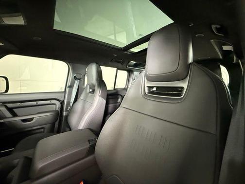 2026 Land Rover Defender V8