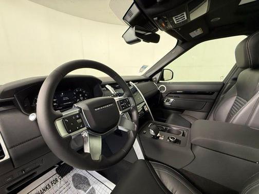 Santorini Black Metallic 2025 Land Rover Discovery S