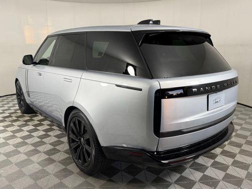 2025 Land Rover Range Rover SE
