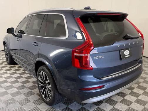 Denim Blue Metallic 2022 Volvo XC90 T6 Momentum