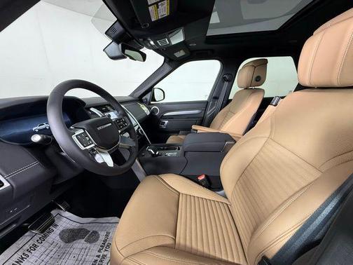 2025 Land Rover Discovery Dynamic SE