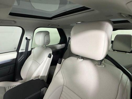 2025 Land Rover Discovery Dynamic SE