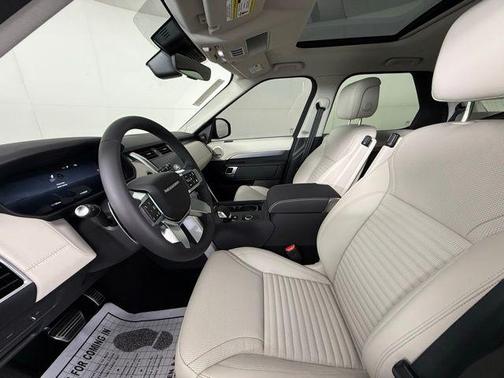 2025 Land Rover Discovery Dynamic SE