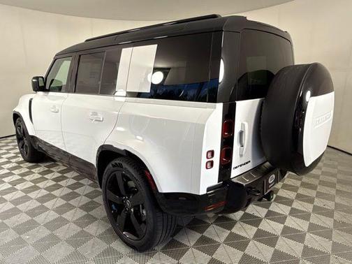 2025 Land Rover Defender X-Dynamic SE