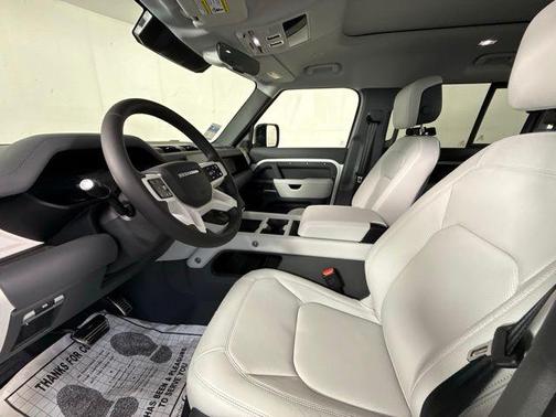 2025 Land Rover Defender X-Dynamic SE