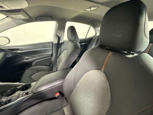 2019 Toyota Camry Hybrid LE