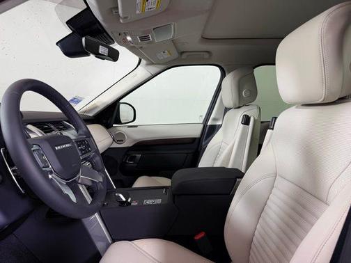 2025 Land Rover Discovery S